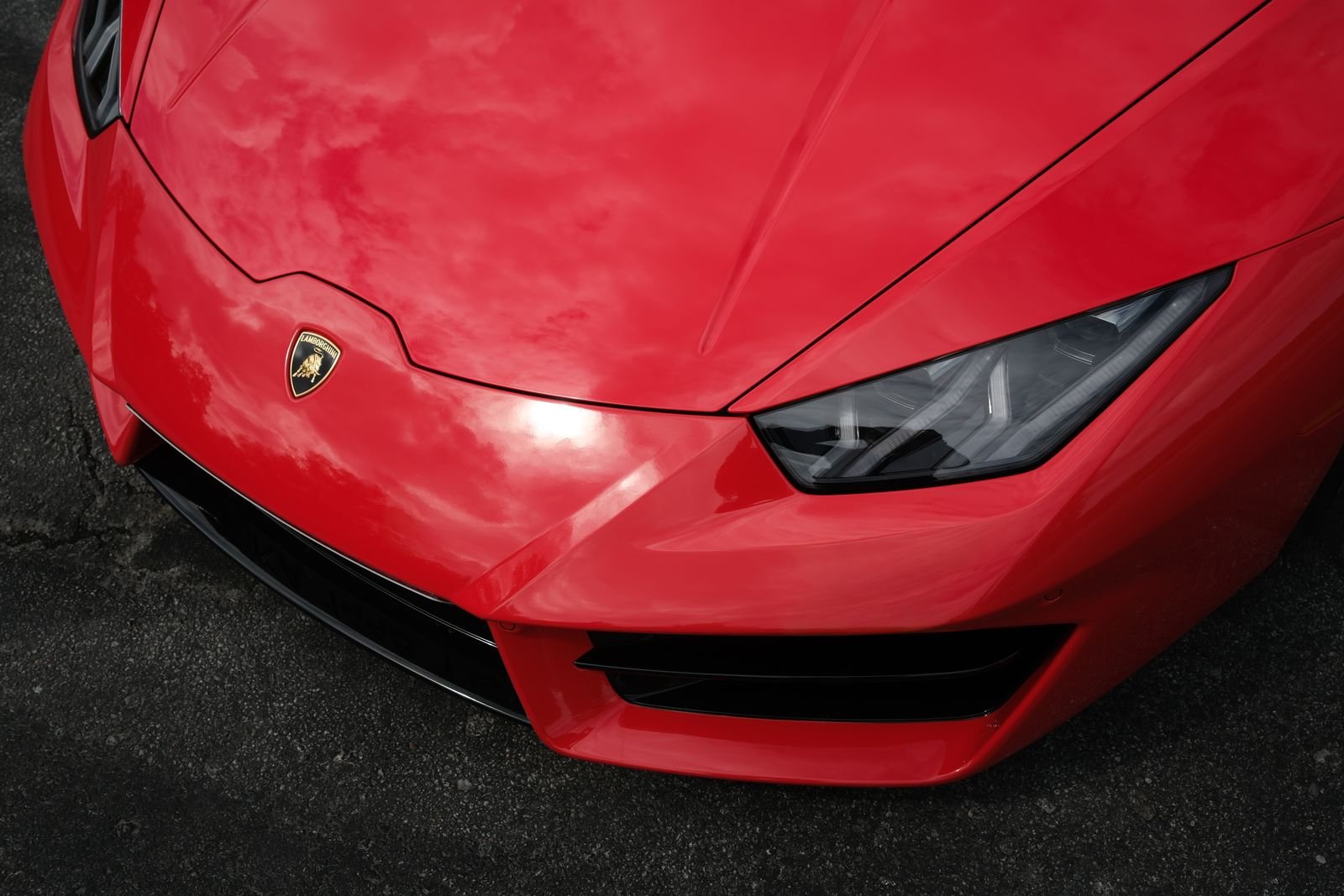 Фара і капот Huracán зблизька