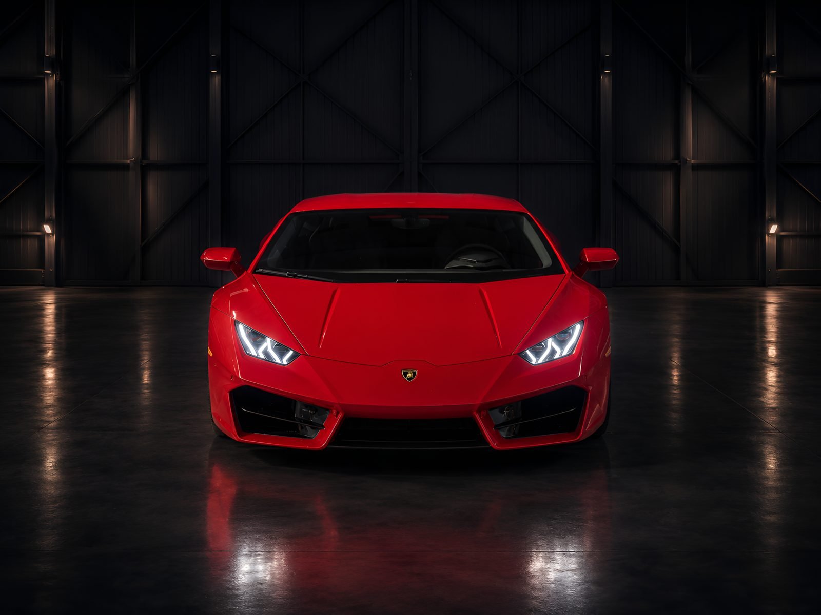 Lamborghini Huracán з увімкненими фарами