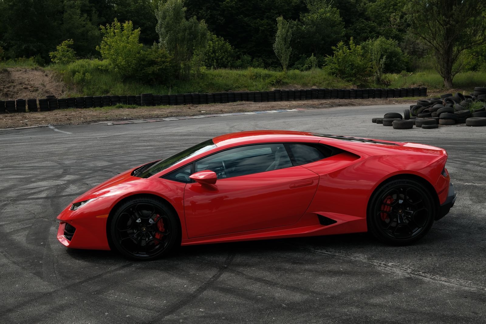 Huracán збоку на треку